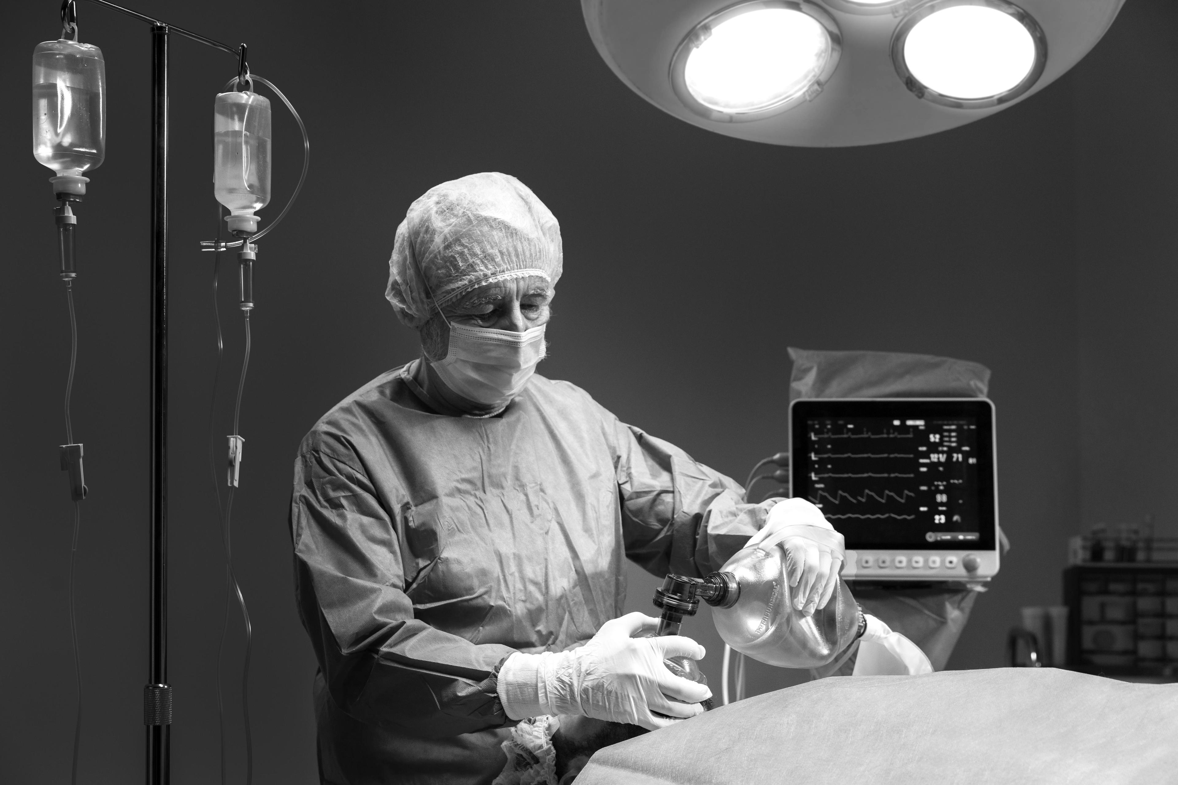Surgeon working in a clinical environment